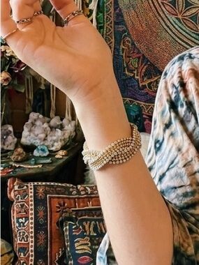 Elegant Gold Crystal Wave Bracelet - Women Jewelry